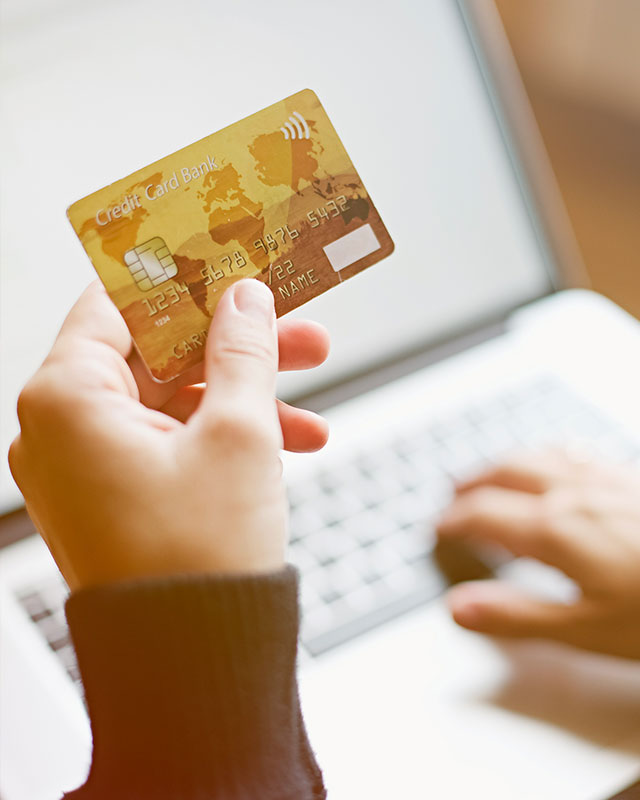 Person holding a credit card